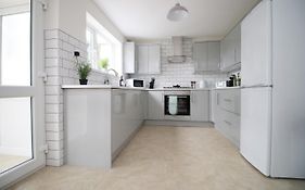 Family Home In The Charming Coastal Town Of Barry